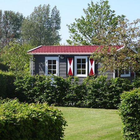 zeeuwse chalet voor 2 personen Serooskerke  Buitenkant foto