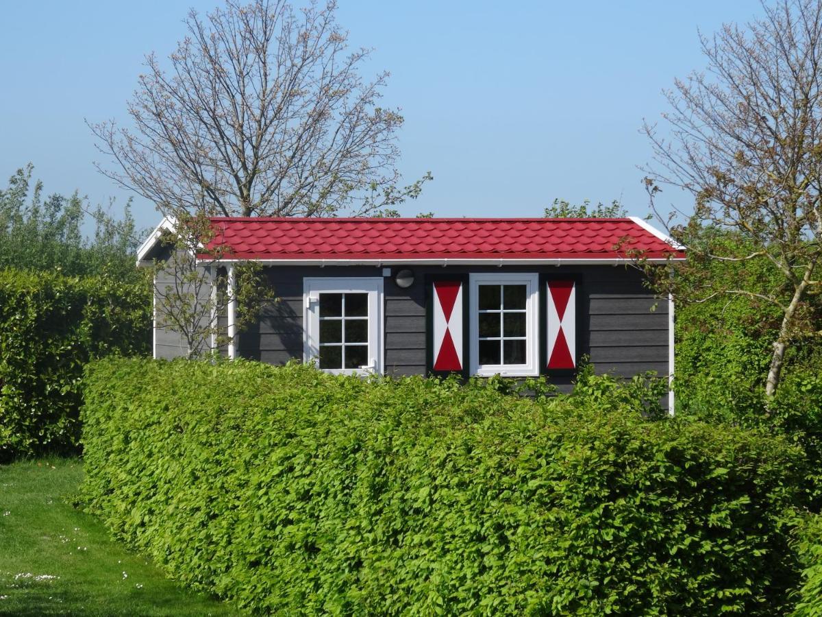 zeeuwse chalet voor 2 personen Serooskerke  Buitenkant foto