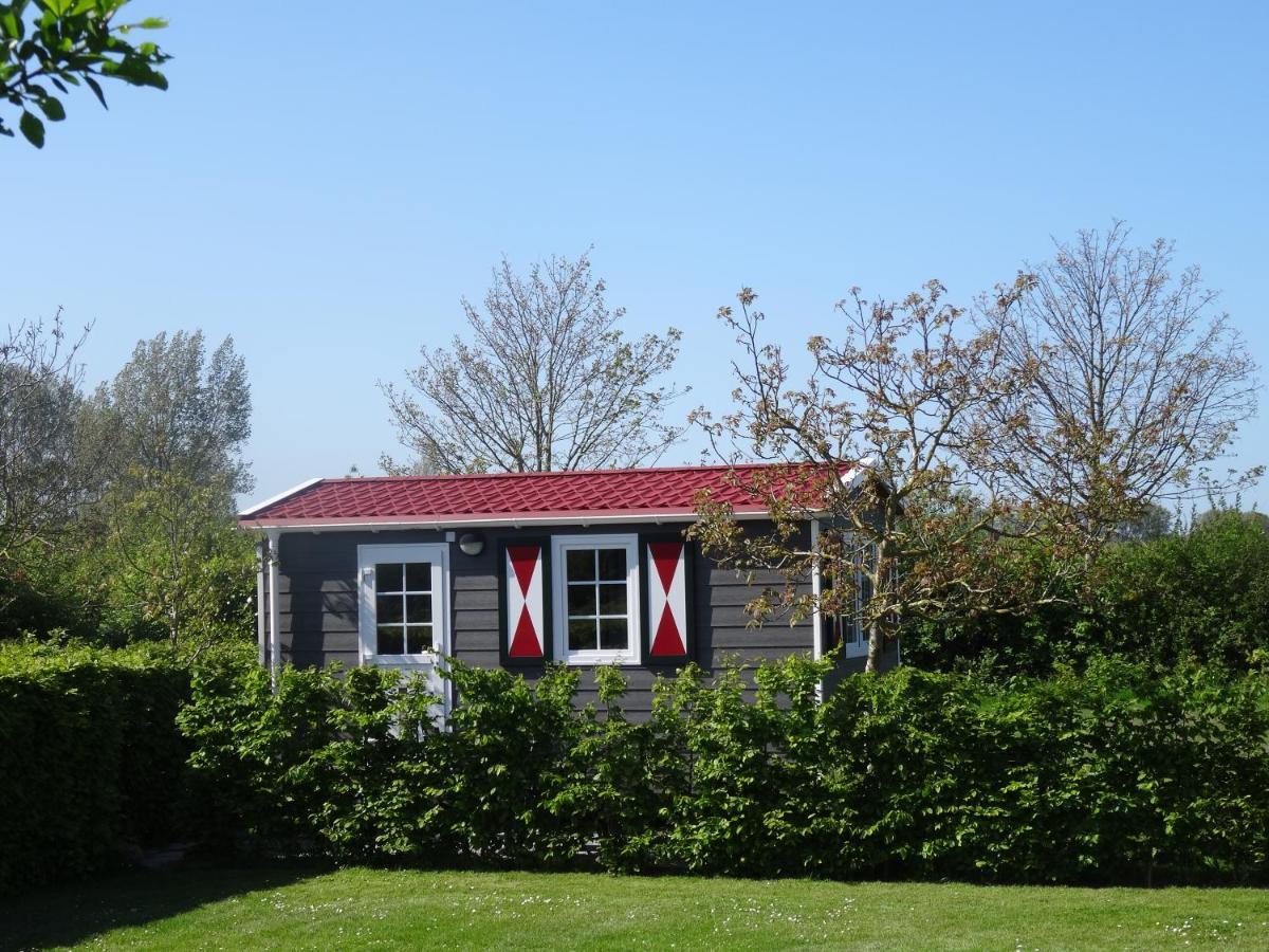 zeeuwse chalet voor 2 personen Serooskerke  Buitenkant foto